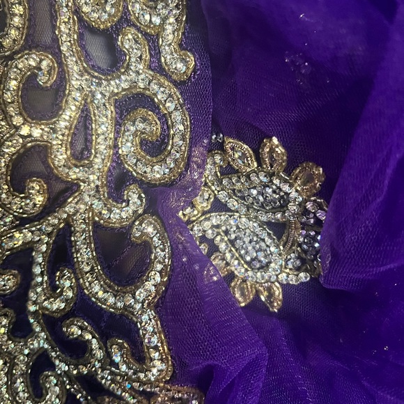 Gorgeous Purple Sari. Heavy Embroidery. Worn once - Picture 3 of 7